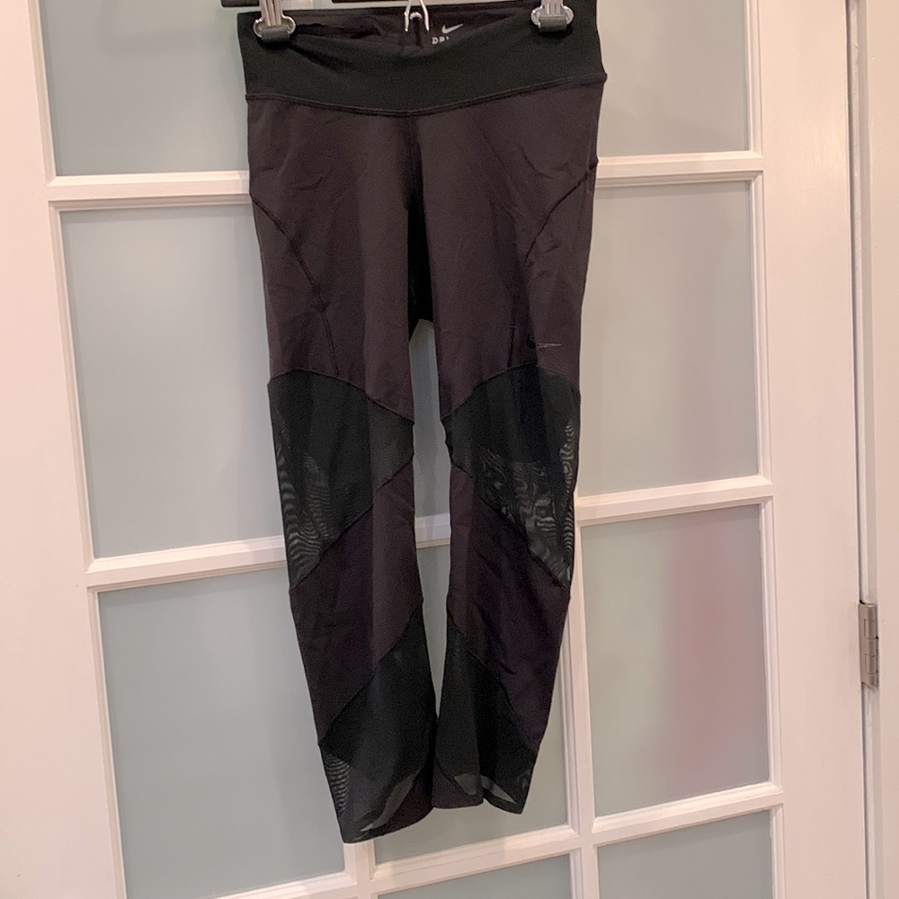 NIKE Capri Mesh Legging